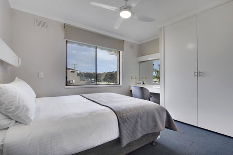 Hybiscus Waterfront Apartments - Accommodation Sunshine Coast 11