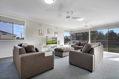 Hybiscus Waterfront Apartments - Accommodation Sunshine Coast 8