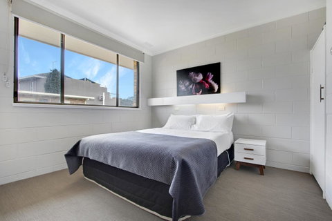 Hybiscus Waterfront Apartments - Accommodation Sunshine Coast 22
