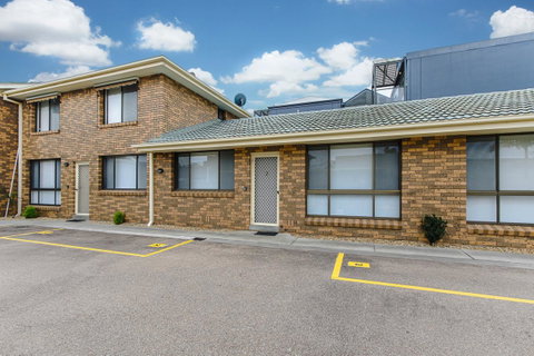 Hybiscus Waterfront Apartments - Accommodation Sunshine Coast 15