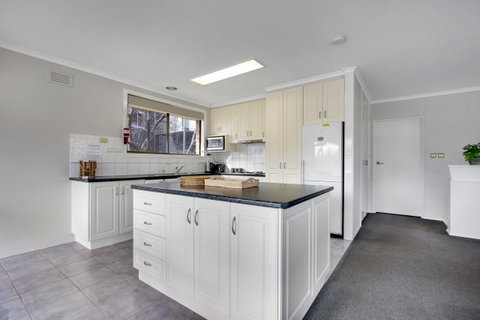 Hybiscus Waterfront Apartments - Accommodation Sunshine Coast 5