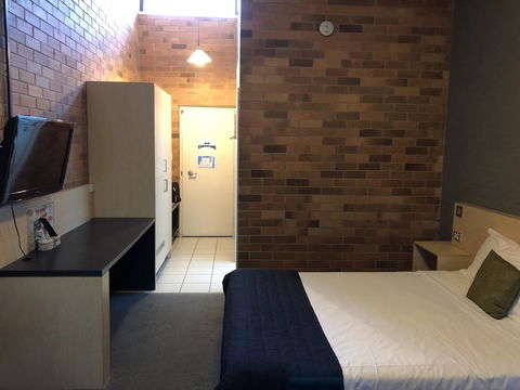 Bribie Island Hotel - Accommodation Sunshine Coast 3