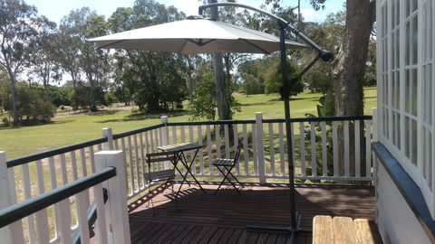 Lake Weyba Noosa Lodge & Kangaroos - Accommodation Sunshine Coast 2