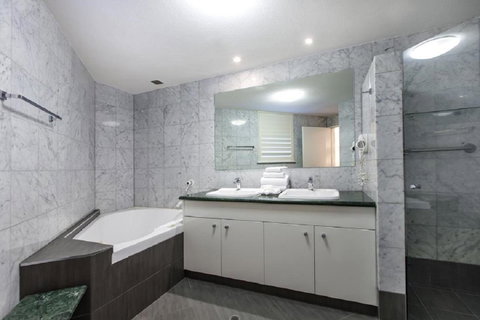 Emerald Noosa - Accommodation Sunshine Coast 10