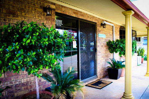 Clermont Country Motor Inn - Accommodation Sunshine Coast 1