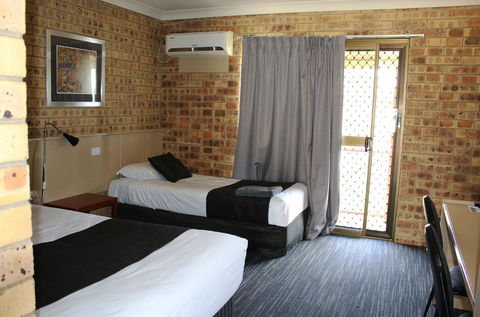 Clermont Country Motor Inn - Accommodation Sunshine Coast 2