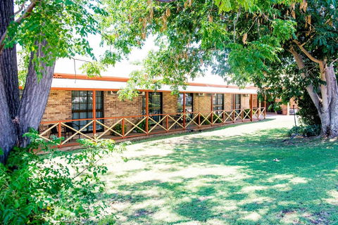 Clermont Country Motor Inn - Accommodation Sunshine Coast 4