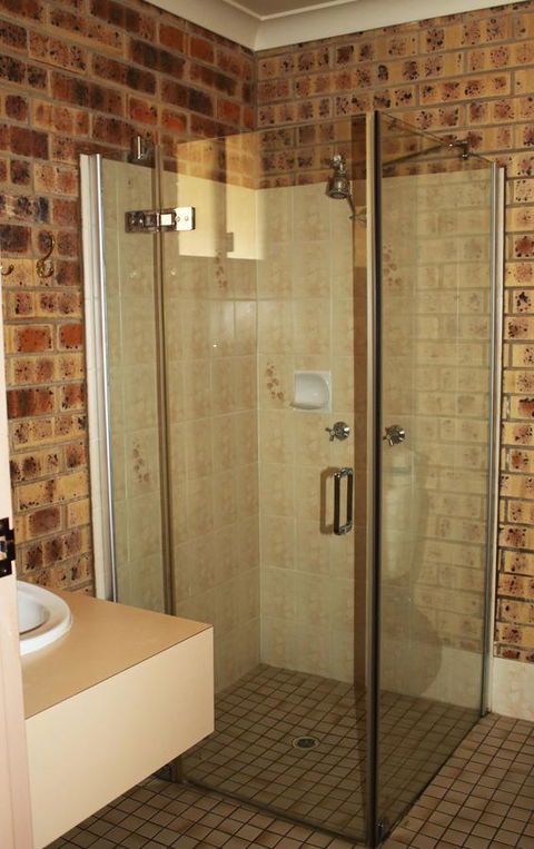 Clermont Country Motor Inn - Accommodation Sunshine Coast 8