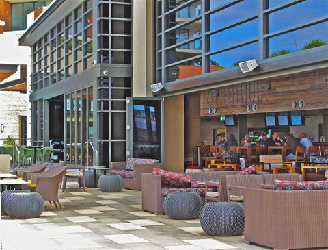 Oaks Redcliffe Mon Komo Suites - Accommodation Sunshine Coast 0