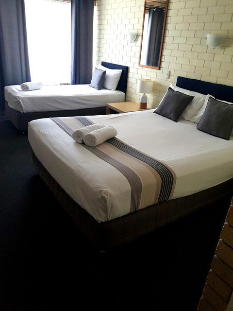 Twin Pines Motel - Accommodation Sunshine Coast 3
