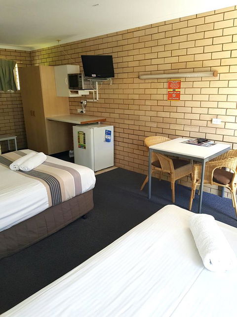 Twin Pines Motel - Accommodation Sunshine Coast 2