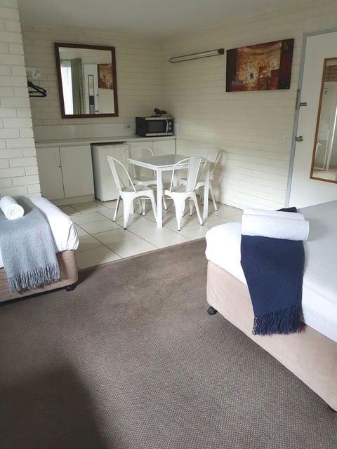 Twin Pines Motel - Accommodation Sunshine Coast 8
