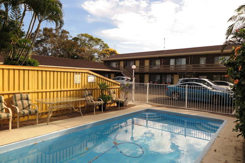 Twin Pines Motel - Accommodation Sunshine Coast 0