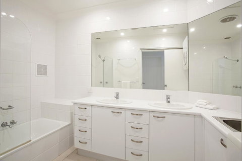 Noosa Shores Resort - Accommodation Sunshine Coast 1