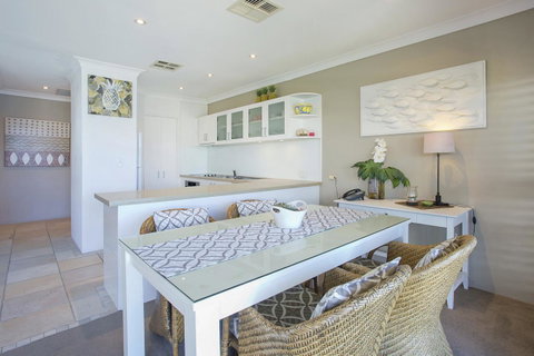 Noosa Shores Resort - Accommodation Sunshine Coast 24