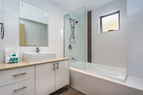 Redvue Holiday Apartments - Accommodation Sunshine Coast 12