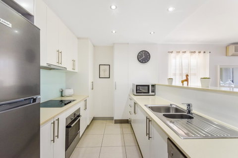 Redvue Holiday Apartments - Accommodation Sunshine Coast 5