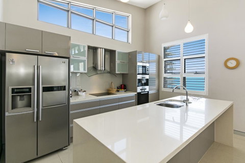 Redvue Holiday Apartments - Accommodation Sunshine Coast 19