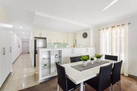 Redvue Holiday Apartments - Accommodation Sunshine Coast 4