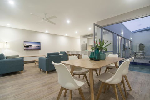 Pool Resort Port Douglas - Accommodation Sunshine Coast 37