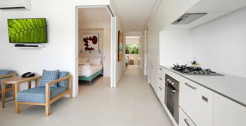 Pool Resort Port Douglas - Accommodation Sunshine Coast 14
