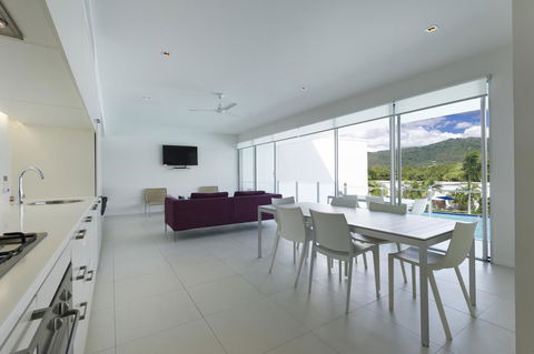 Pool Resort Port Douglas - Accommodation Sunshine Coast 20