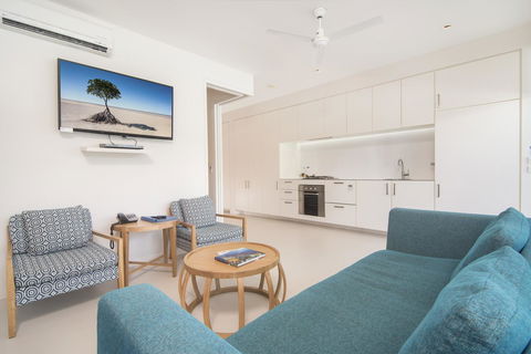 Pool Resort Port Douglas - Accommodation Sunshine Coast 7