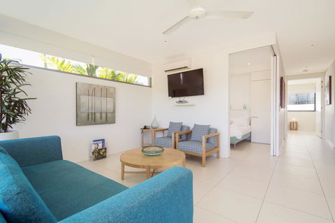 Pool Resort Port Douglas - Accommodation Sunshine Coast 12