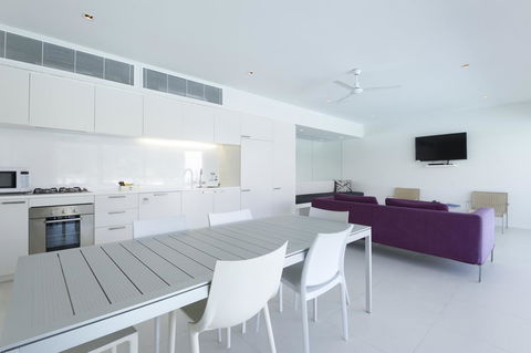 Pool Resort Port Douglas - Accommodation Sunshine Coast 21