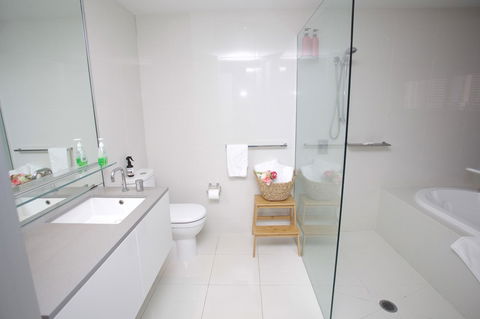 Circle Luxury Holidays - Accommodation Sunshine Coast 6