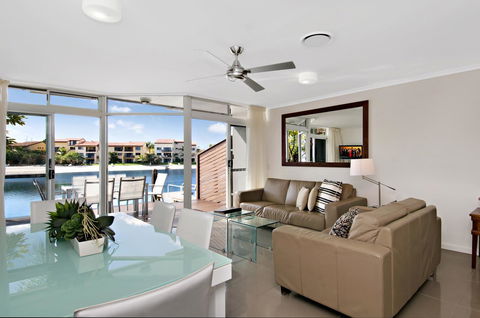 Skippers Cove Waterfront Resort - Accommodation Sunshine Coast 6