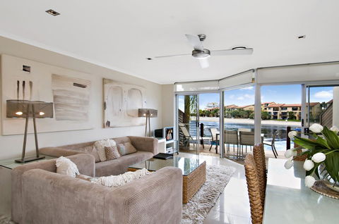 Skippers Cove Waterfront Resort - Accommodation Sunshine Coast 5