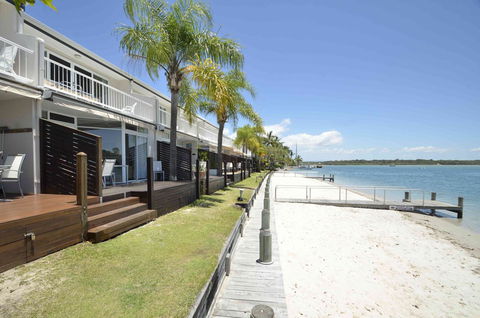 Skippers Cove Waterfront Resort - Accommodation Sunshine Coast 22