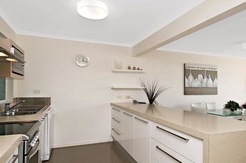 Skippers Cove Waterfront Resort - Accommodation Sunshine Coast 11