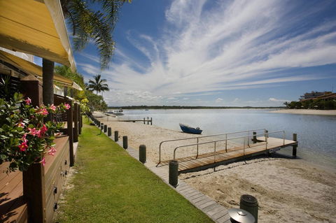 Skippers Cove Waterfront Resort - Accommodation Sunshine Coast 2