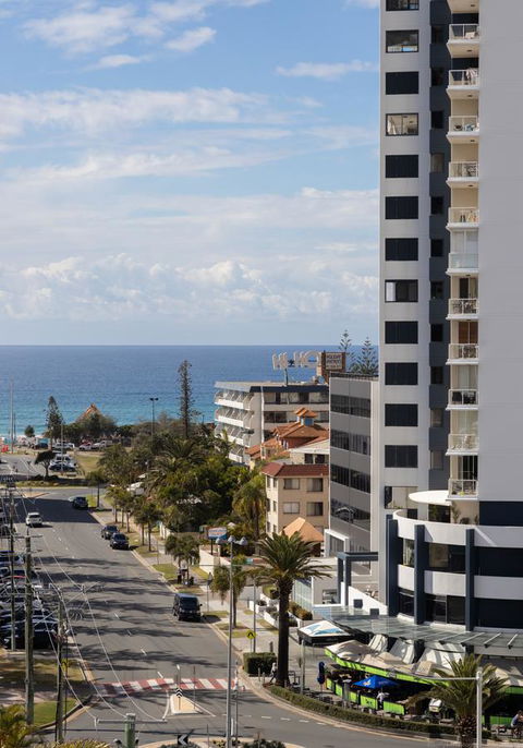 Qube Broadbeach - Accommodation Sunshine Coast 8