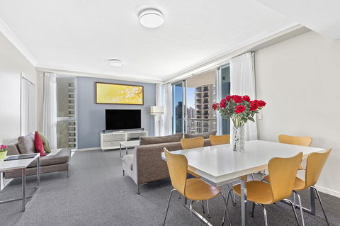 Beach Stay - Ocean & Riverview Resort Chevron Renaissance Central Surfers Paradise - Accommodation Sunshine Coast 10