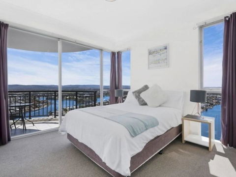 Beach Stay - Ocean & Riverview Resort Chevron Renaissance Central Surfers Paradise - Accommodation Sunshine Coast 1
