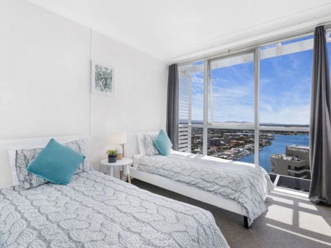 Beach Stay - Ocean & Riverview Resort Chevron Renaissance Central Surfers Paradise - Accommodation Sunshine Coast 2