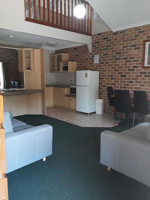 Country Gardens Motor Inn - Accommodation Sunshine Coast 1