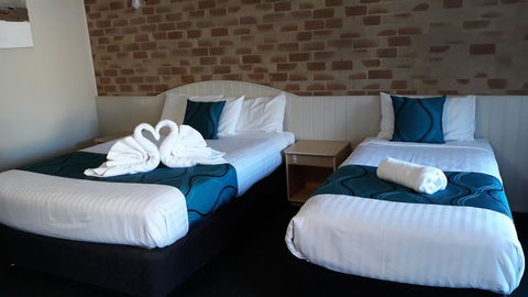 Country Gardens Motor Inn - Accommodation Sunshine Coast 5