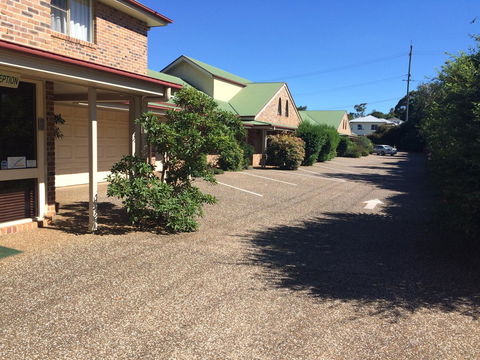 Country Gardens Motor Inn - Accommodation Sunshine Coast 0