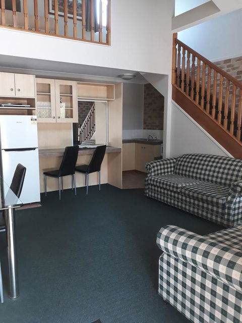 Country Gardens Motor Inn - Accommodation Sunshine Coast 2