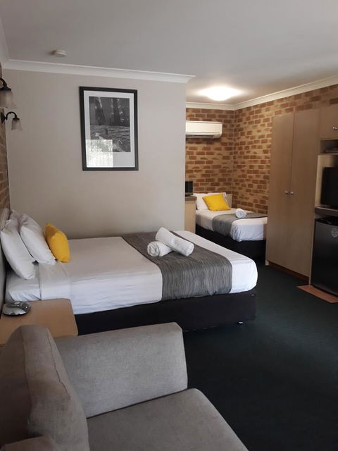 Country Gardens Motor Inn - Accommodation Sunshine Coast 3