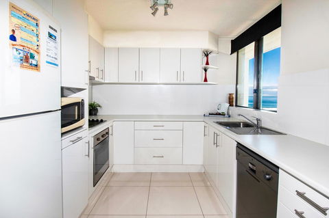 Seacrest Beachfront Apartments Surfers Paradise - Accommodation Sunshine Coast 23
