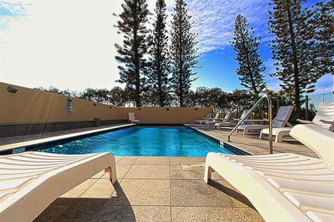 Seacrest Beachfront Apartments Surfers Paradise - Accommodation Sunshine Coast 5