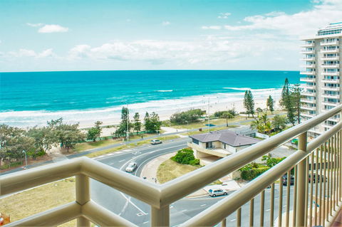 Seacrest Beachfront Apartments Surfers Paradise - Accommodation Sunshine Coast 11