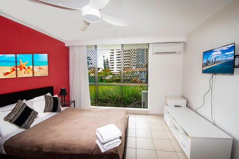 Seacrest Beachfront Apartments Surfers Paradise - Accommodation Sunshine Coast 8