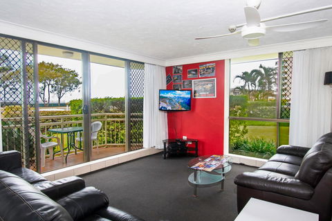 Seacrest Beachfront Apartments Surfers Paradise - Accommodation Sunshine Coast 9