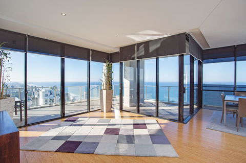 Mantra Circle On Cavill - Accommodation Sunshine Coast 1